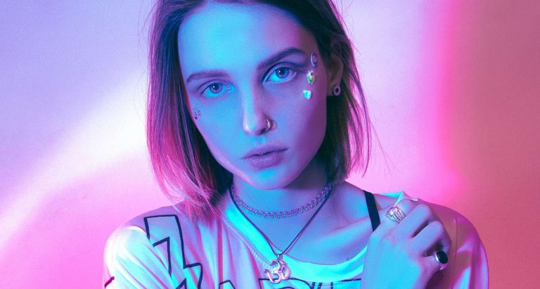 Read more about the article Agama dan Budaya (Suatu Kajian Parsialistik-Integralistik)